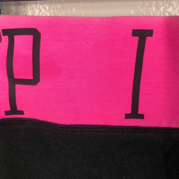 ✨SOLD✨ PINK Victoria's Secret Yoga Capris Size - Picture 4 of 4